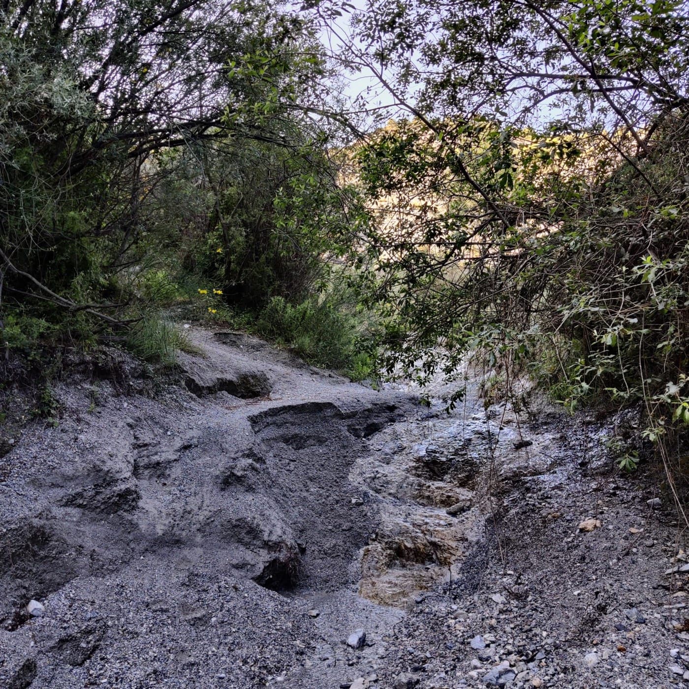 A river reduced to dry sand and exposed stones